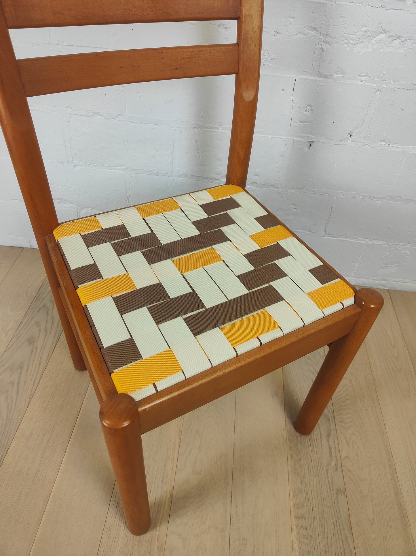 CHAISE SCANDINAVE en sangles