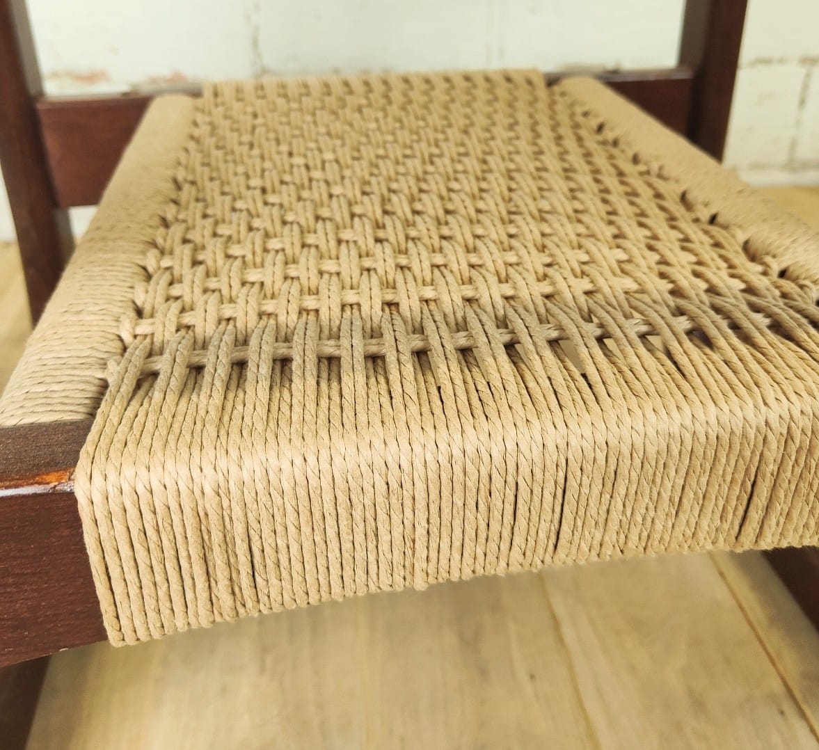 TABLE SALON TYPE SCANDINAVE