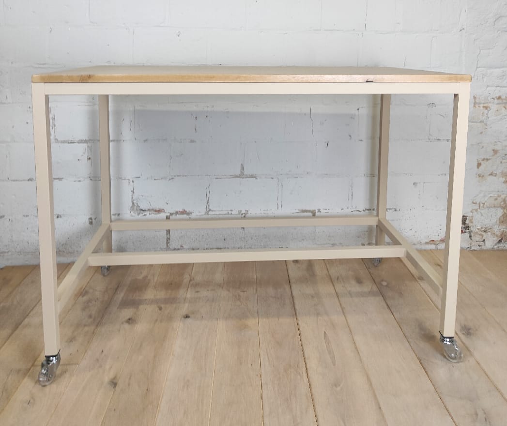 BUREAU INDUSTRIEL A ROULETTES
