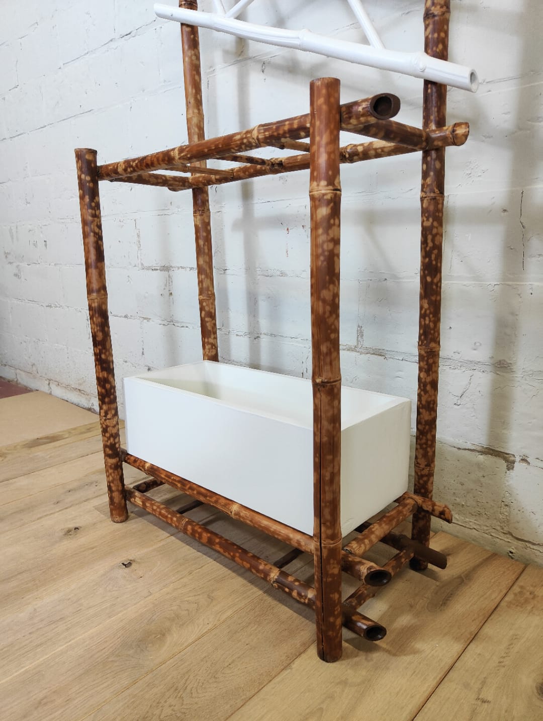 AUGUSTINE - VINTAGE TABLE