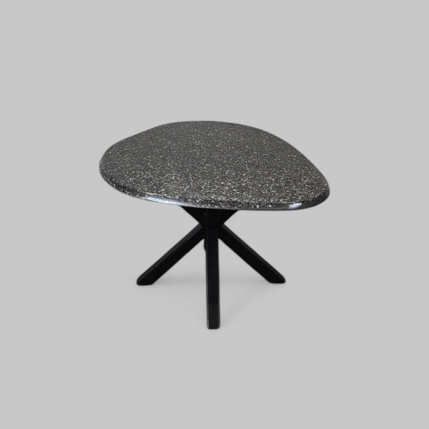 YABBY - SIDE OR LIVING ROOM TABLE - SHELL COLLECTION - Black mussel shelf