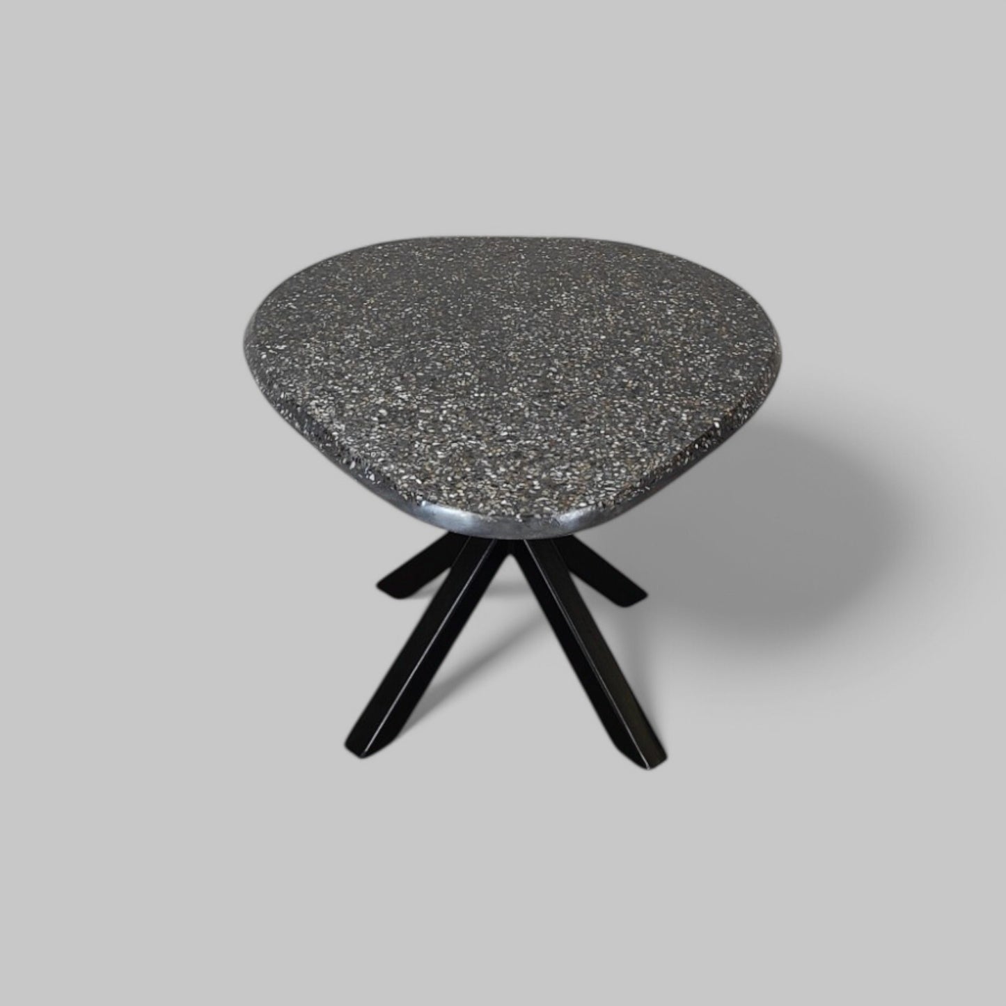 YABBY - SIDE OR LIVING ROOM TABLE - SHELL COLLECTION - Black mussel shelf