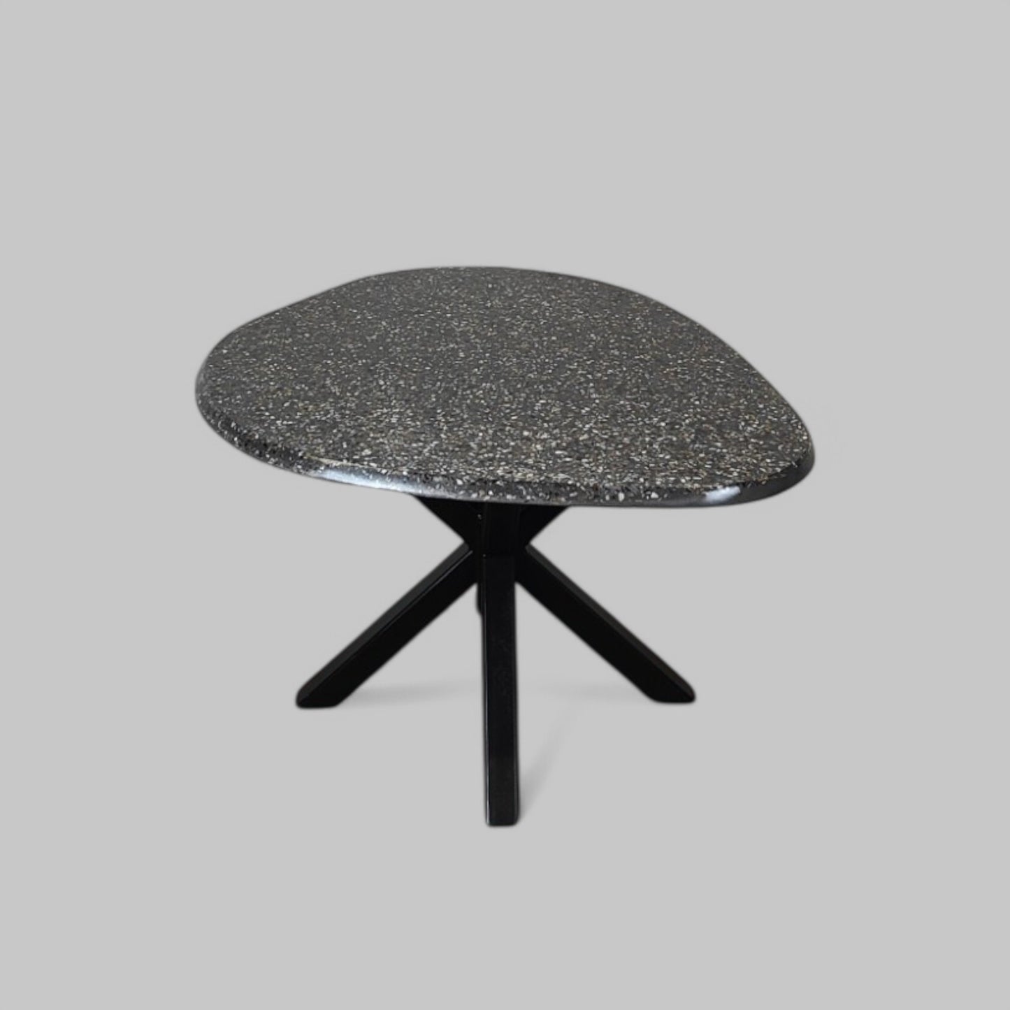 YABBY - SIDE OR LIVING ROOM TABLE - SHELL COLLECTION - Black mussel shelf