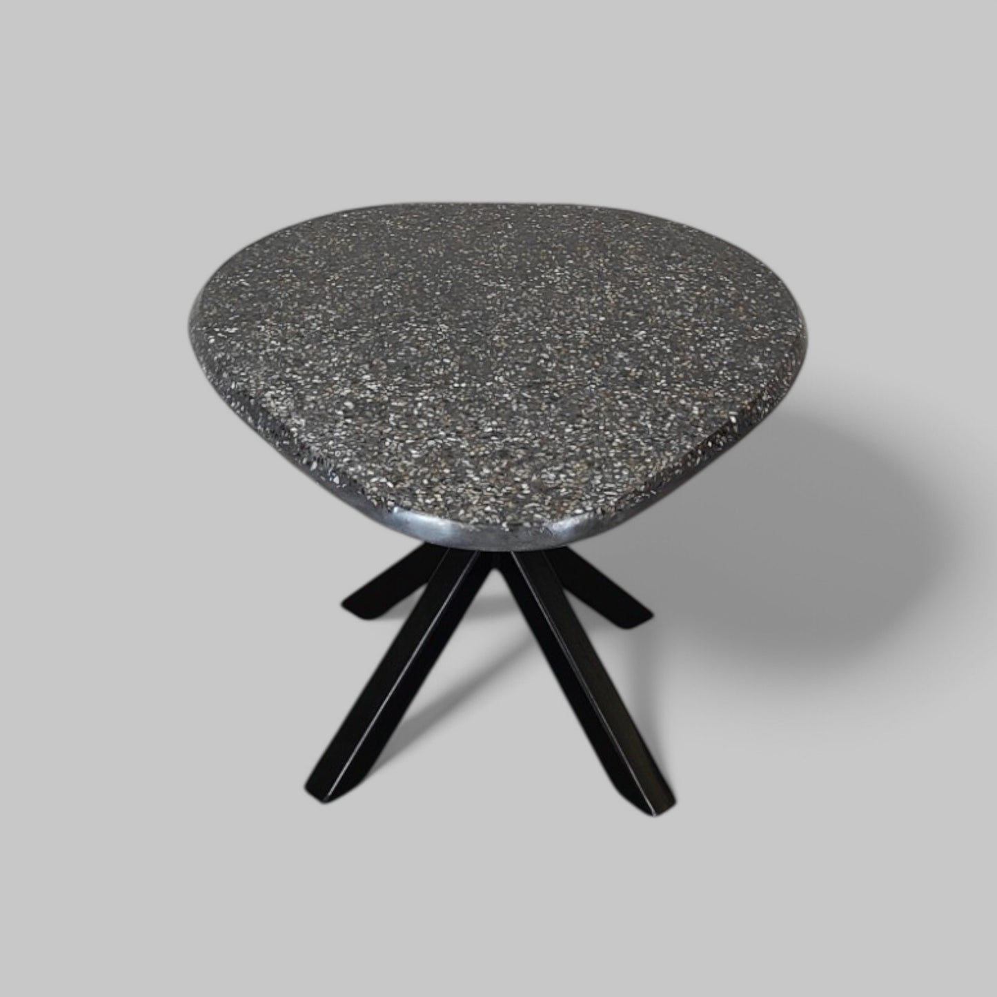 YABBY - SIDE OR LIVING ROOM TABLE - SHELL COLLECTION - Black mussel shelf