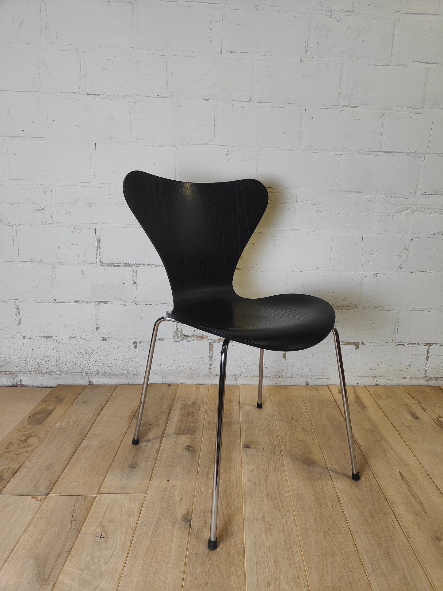 YOURI - TRIO OF VINTAGE LEATHER CHAIRS
