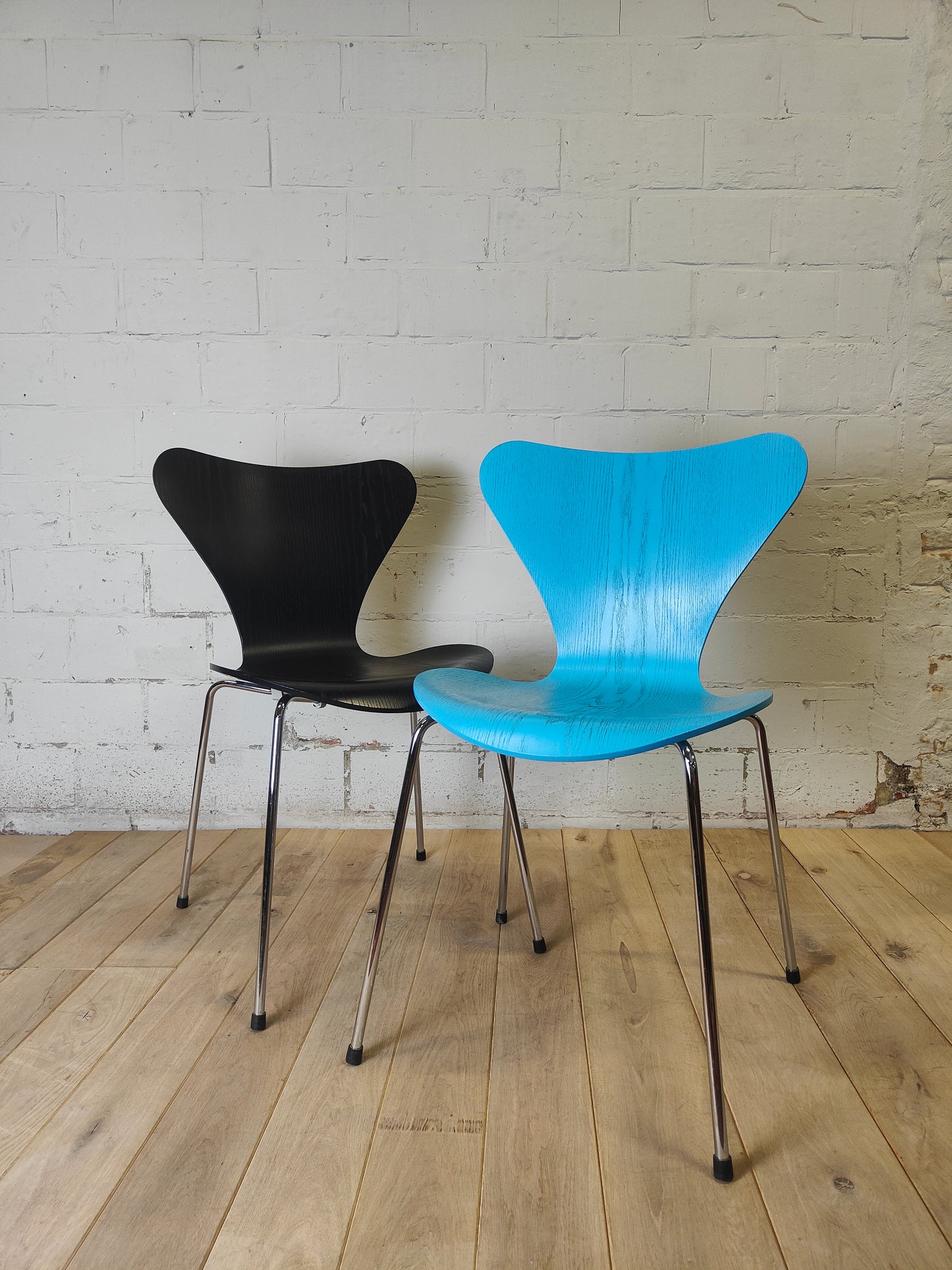YOURI - TRIO OF VINTAGE LEATHER CHAIRS