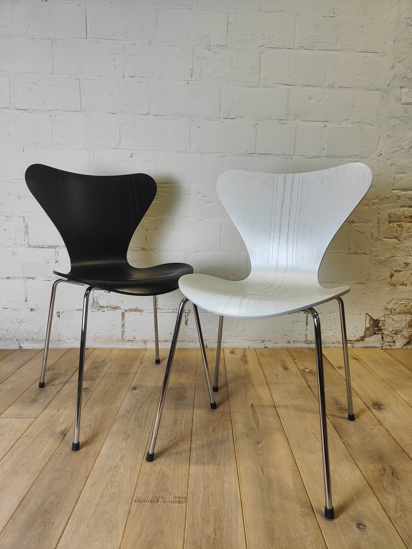 YOURI - TRIO OF VINTAGE LEATHER CHAIRS