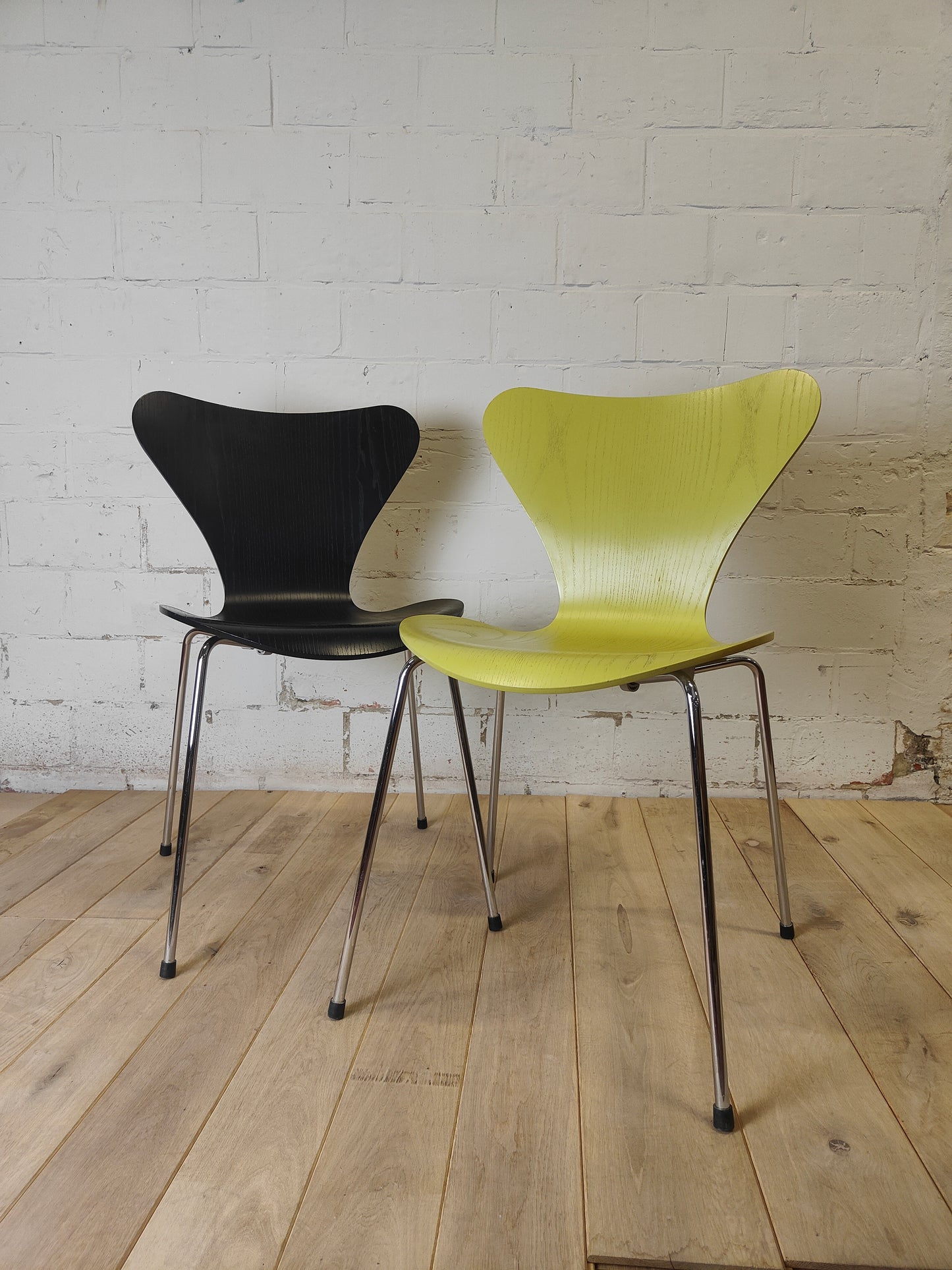 YOURI - TRIO OF VINTAGE LEATHER CHAIRS
