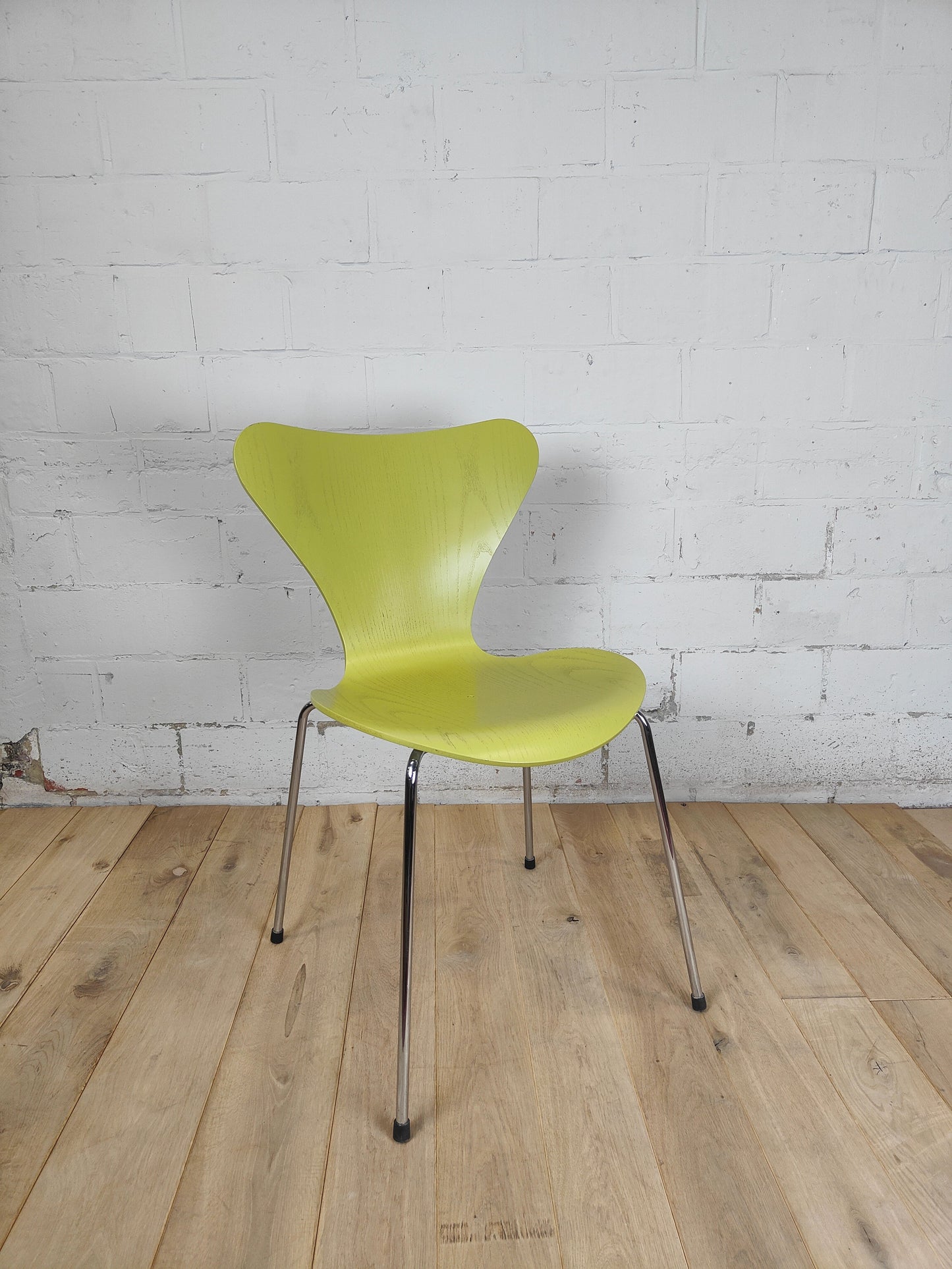 YOURI - TRIO OF VINTAGE LEATHER CHAIRS