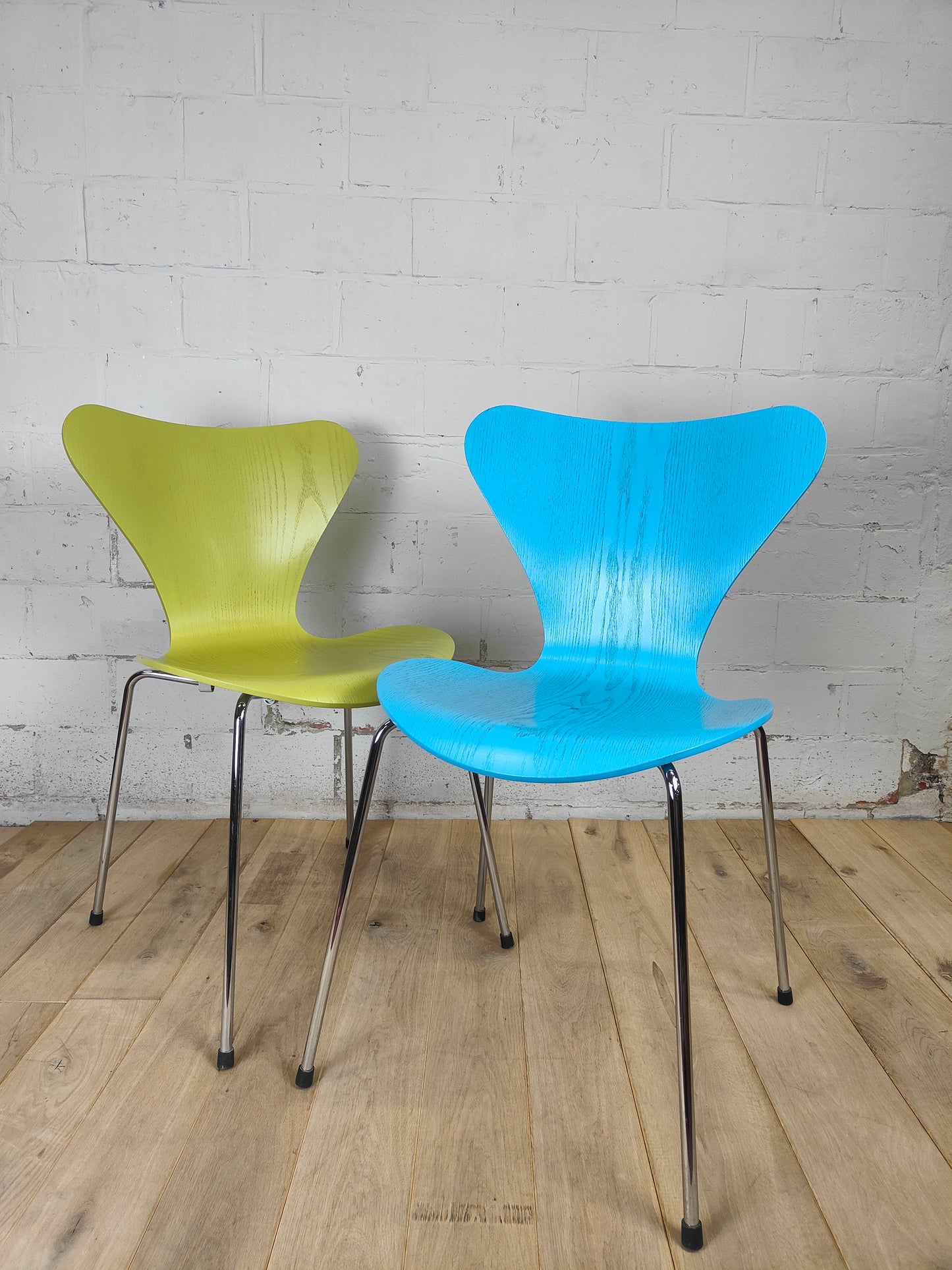 YOURI - TRIO OF VINTAGE LEATHER CHAIRS