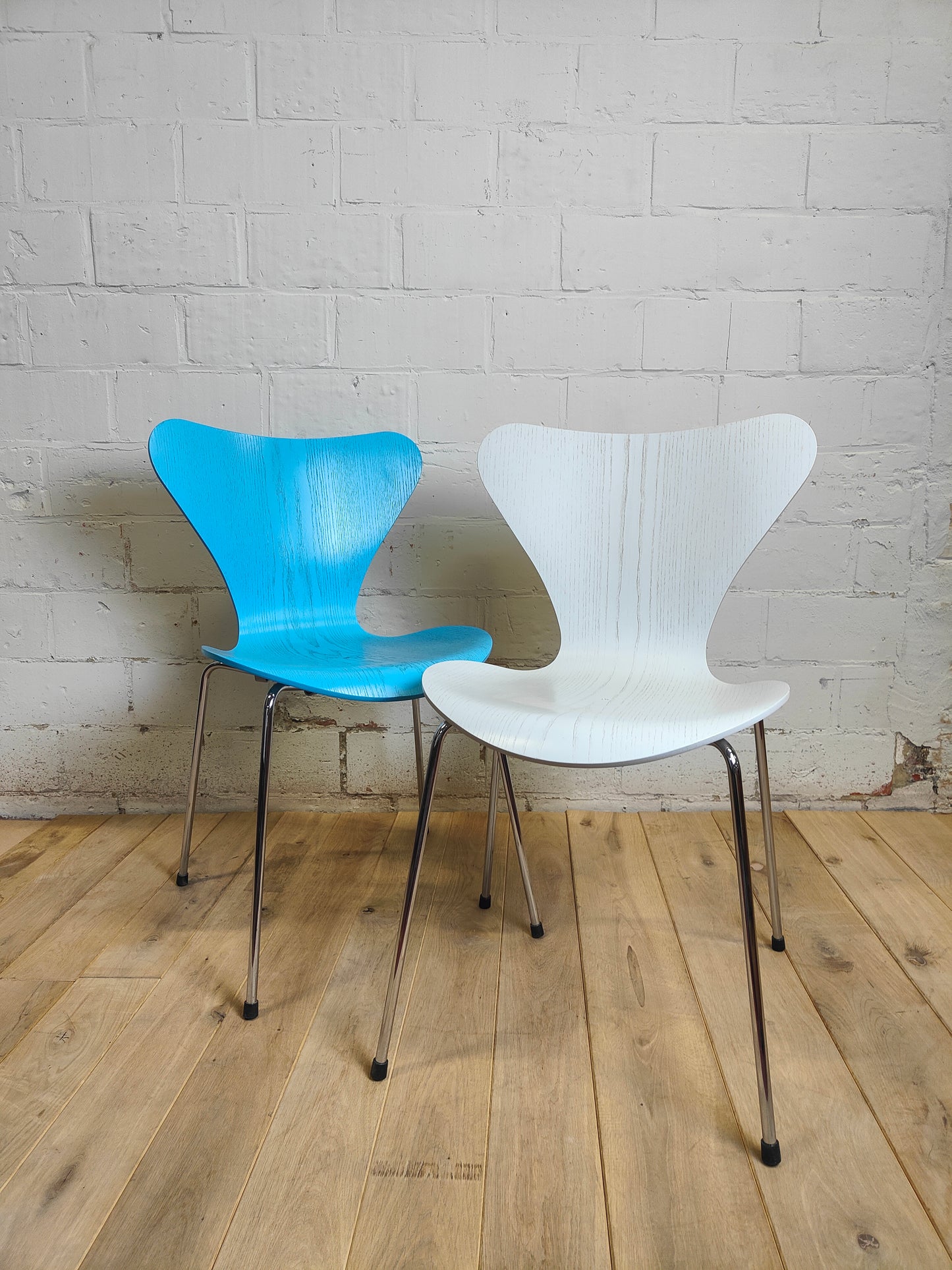 YOURI - TRIO OF VINTAGE LEATHER CHAIRS