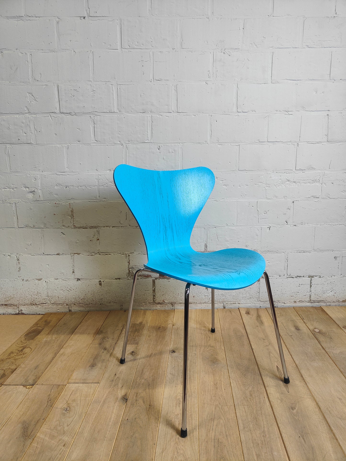 YOURI - TRIO OF VINTAGE LEATHER CHAIRS