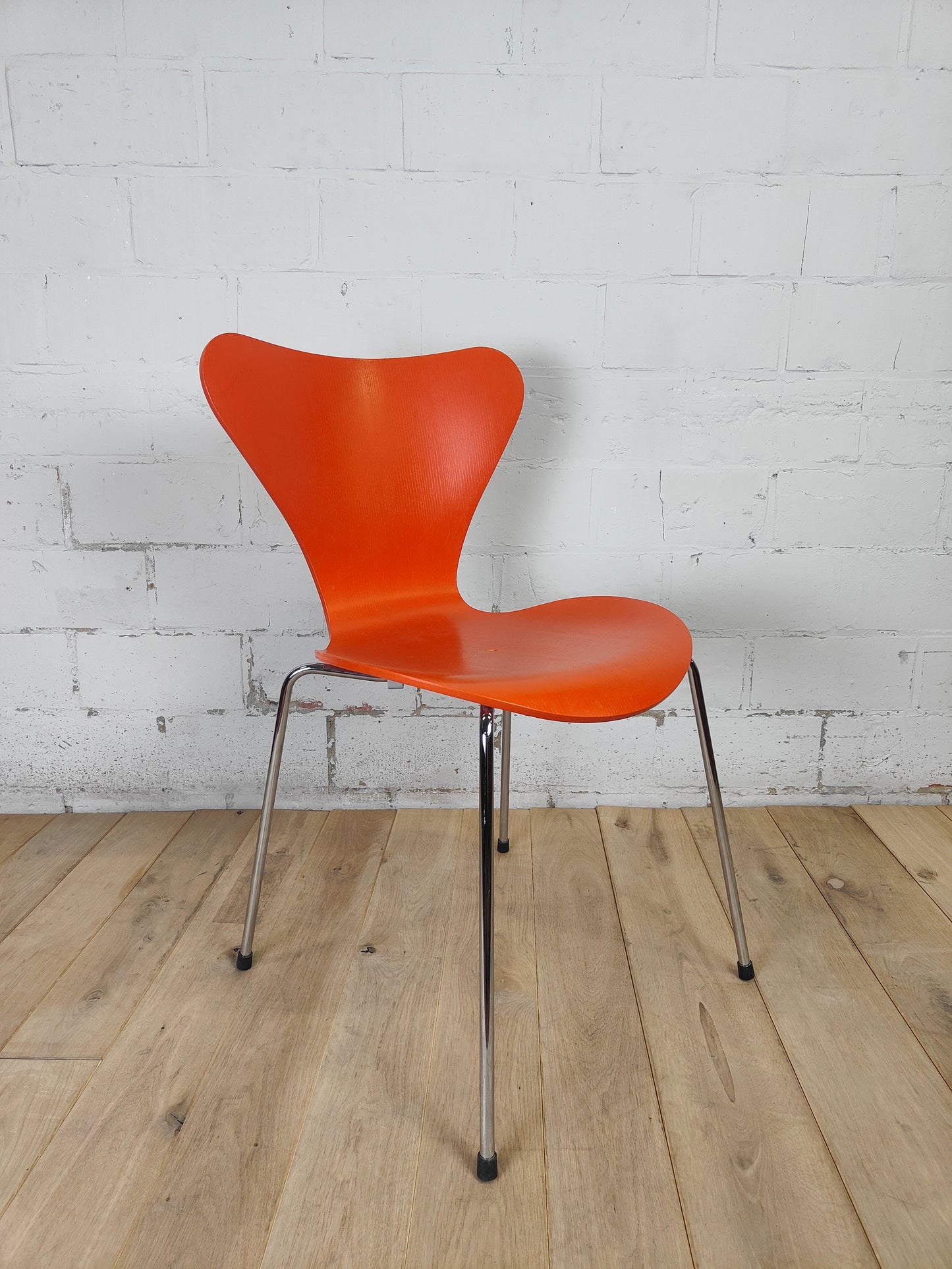 YOURI - TRIO OF VINTAGE LEATHER CHAIRS