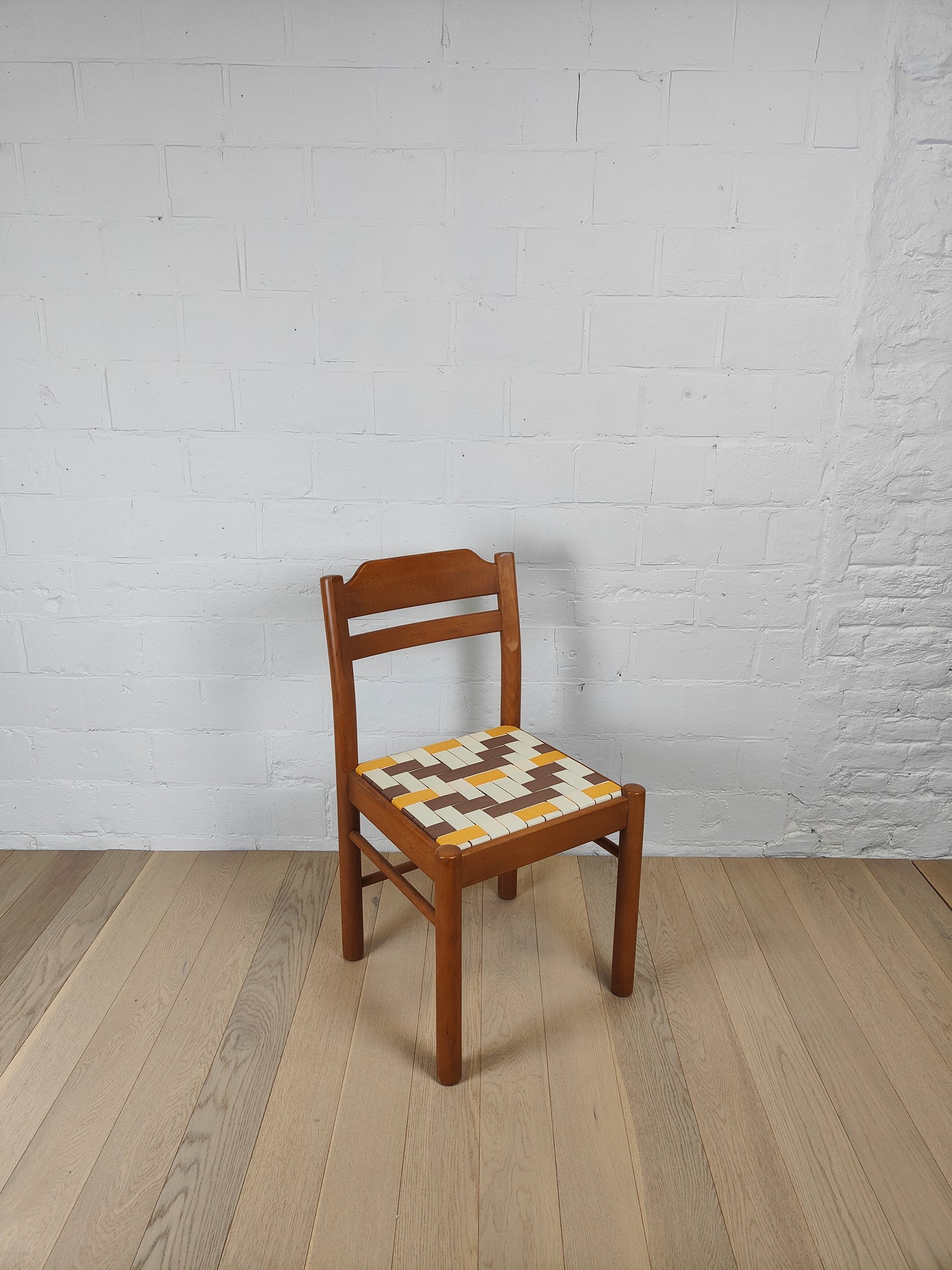CHAISE SCANDINAVE en sangles