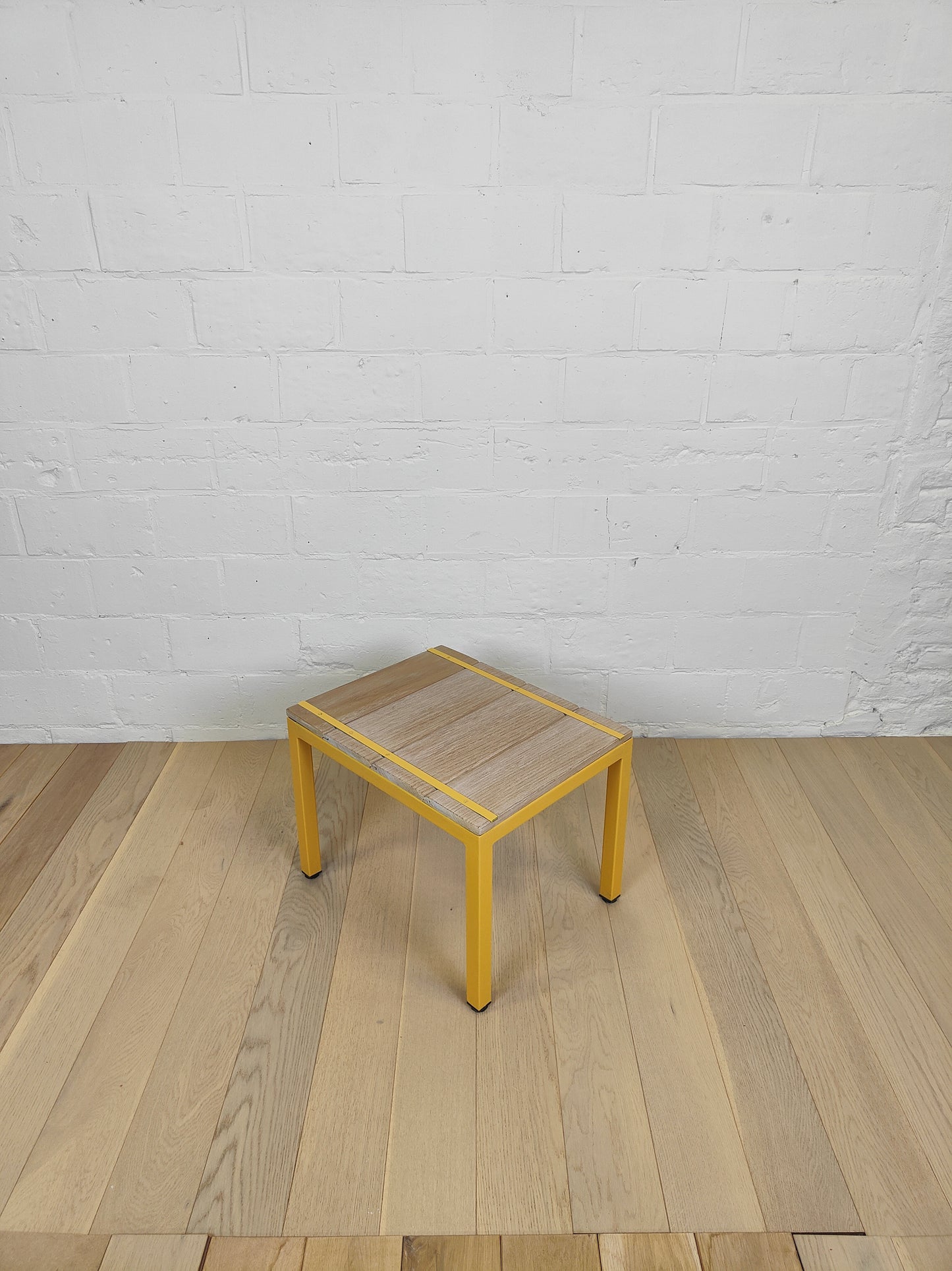 PETiTE TABLE D'APPOINT INDUSTRIELLE