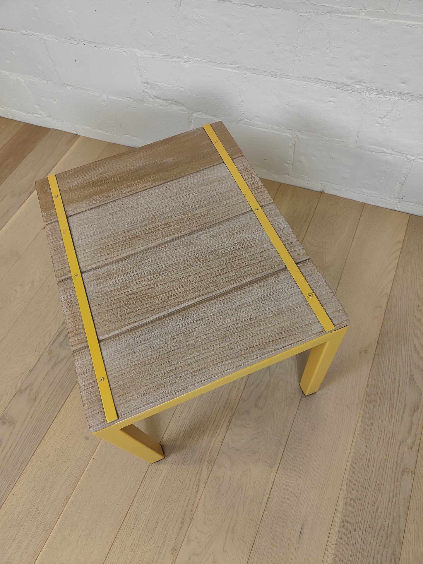 PETiTE TABLE D'APPOINT INDUSTRIELLE